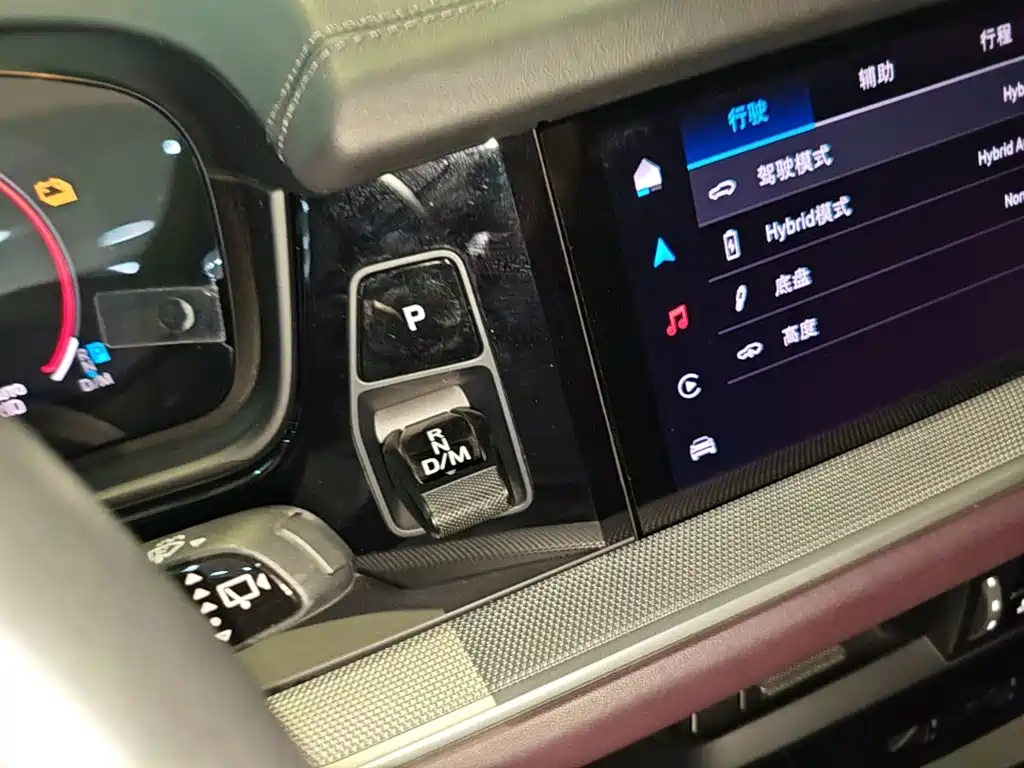 Porsche Cayenne Hybrid — миниатюра 14