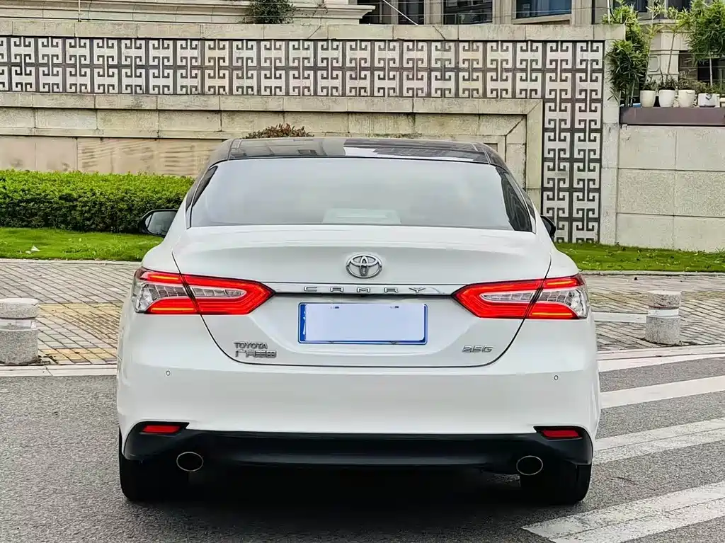 TOYOTA CAMRY