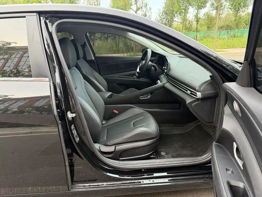 Hyundai Elantra — миниатюра 8