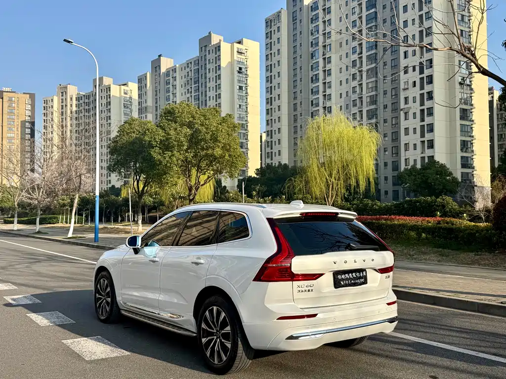 Volvo XC60 2023 B5 Luxury