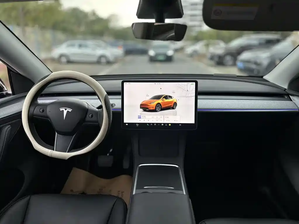 TESLA MODEL Y