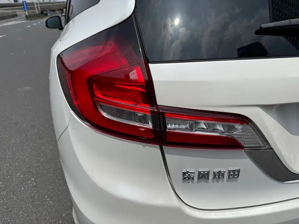 Honda Jade 2017 1.8L AT Comfort 6 мест