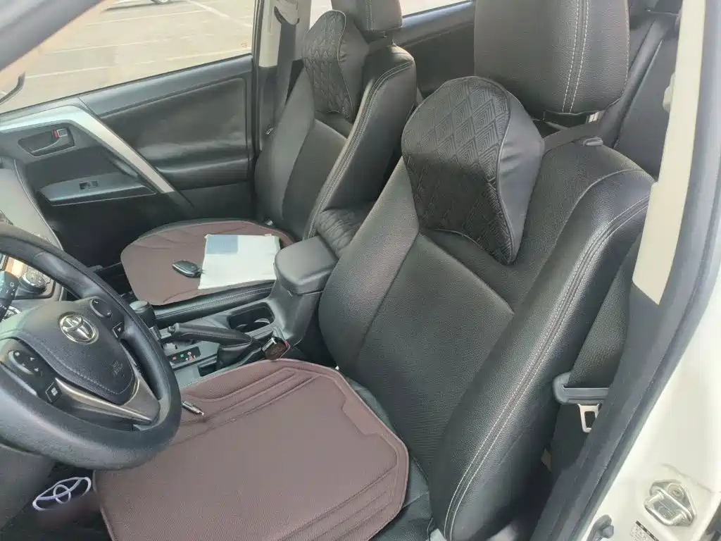 Toyota RAV4 — миниатюра 8