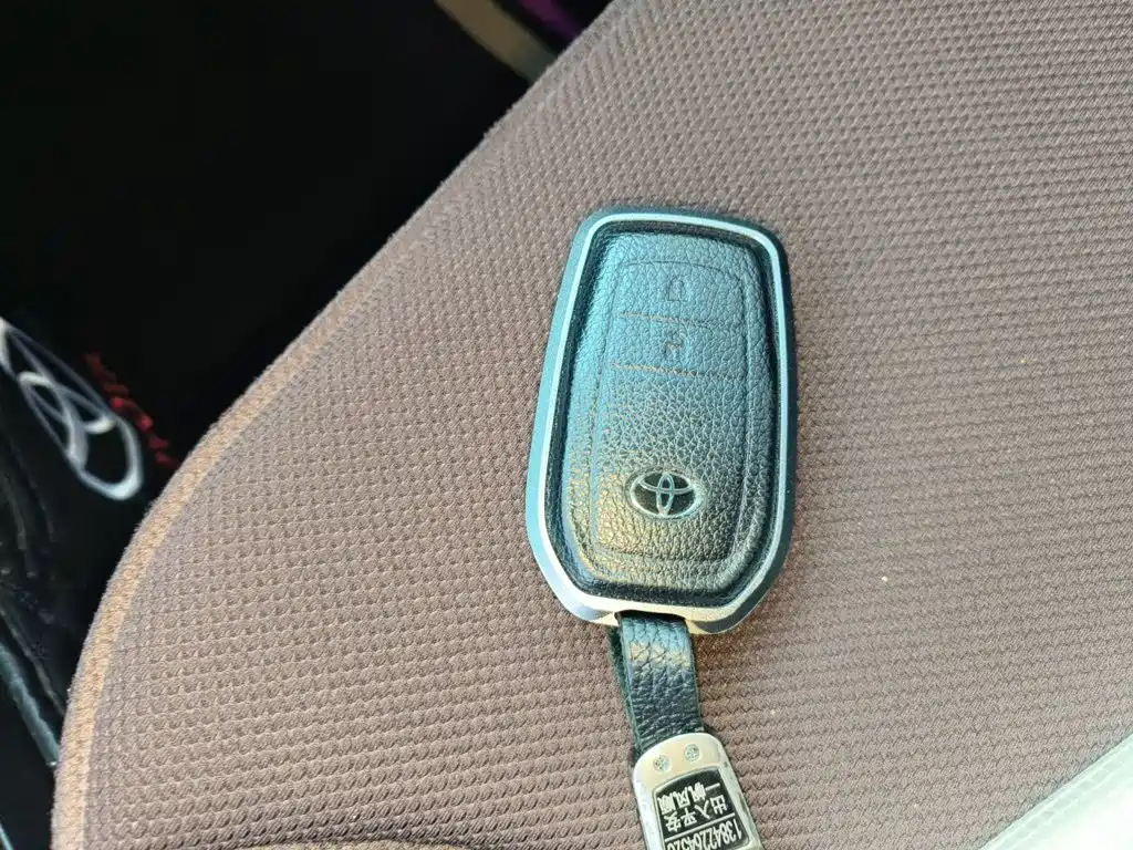 Toyota RAV4 — миниатюра 12