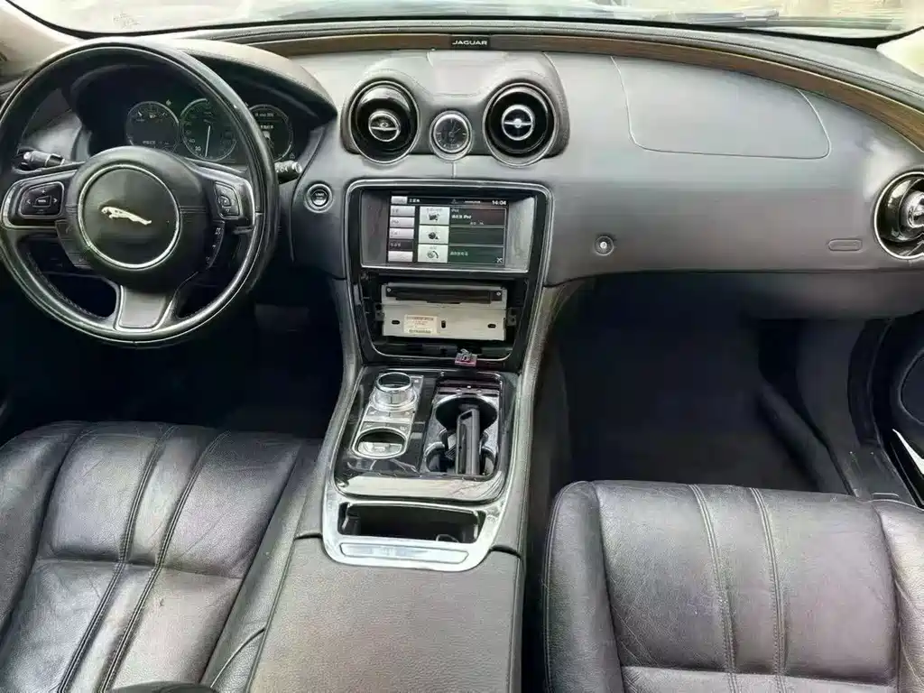 Jaguar XJ — миниатюра 3