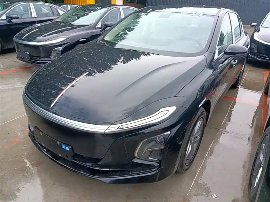 Hongqi E-QM5 2025 610km PLUS
