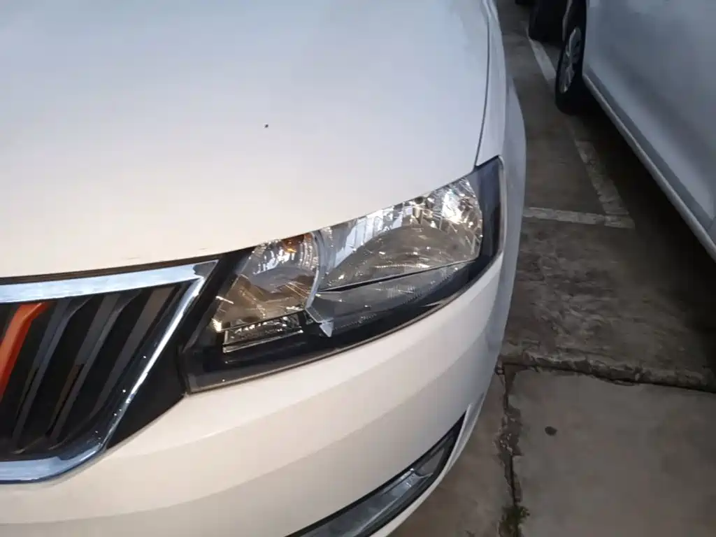 Skoda Rapid — миниатюра 24