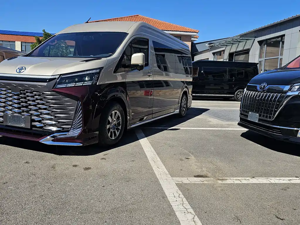 Toyota HiAce 2025 3.5L AT