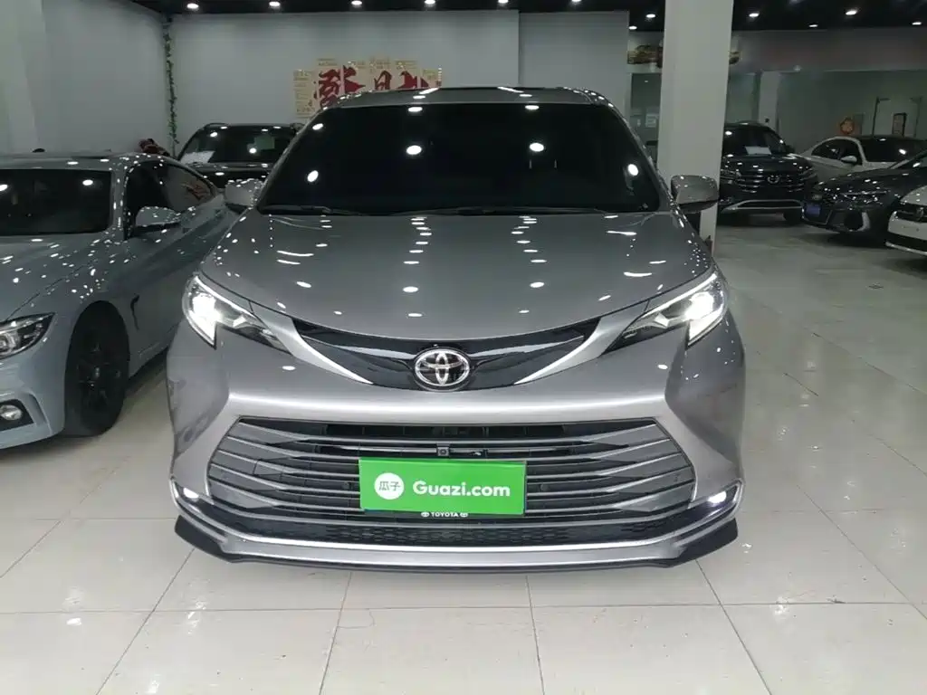 Toyota Sienna — миниатюра 3