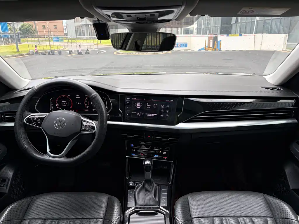 Volkswagen Passat 2022 330TSI Luxury