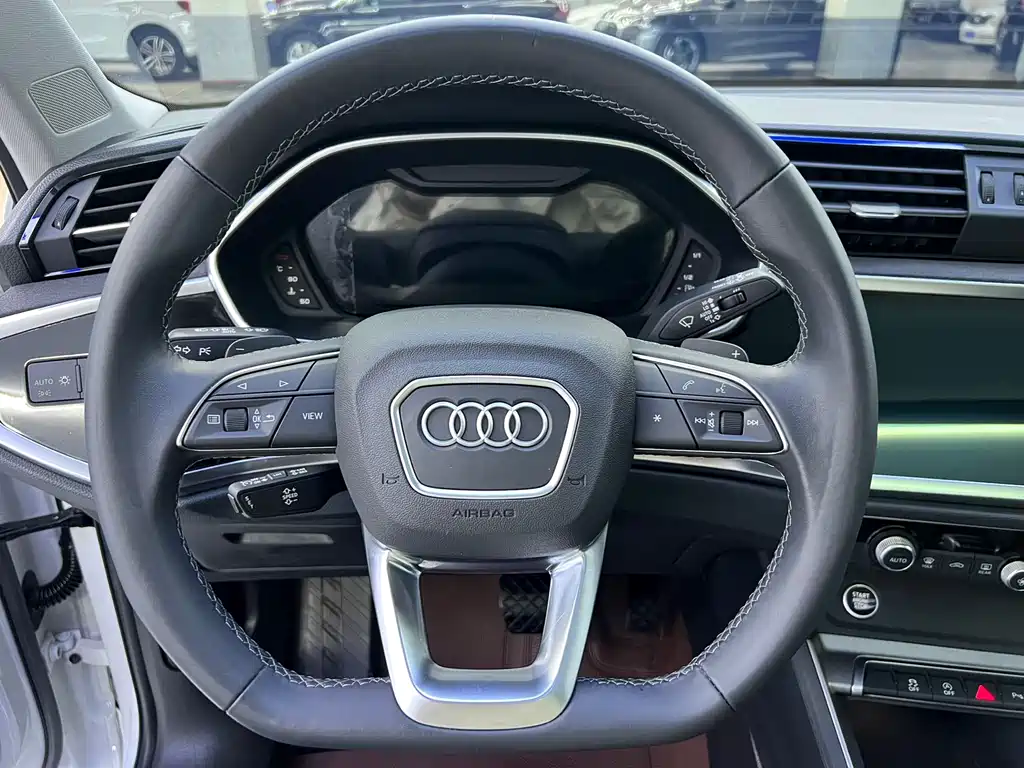 Audi Q3 2023 35 TFSI Fashion (1.4T)