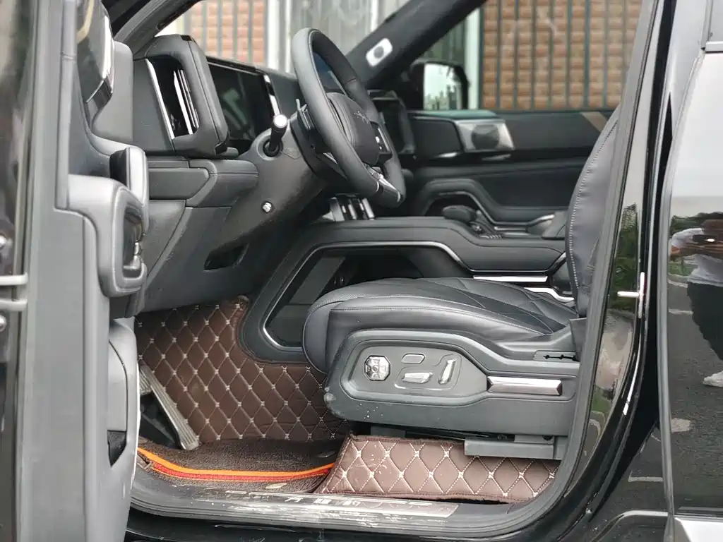 Fangchengbao Leopard 8 8 2025 Flagship 7 мест