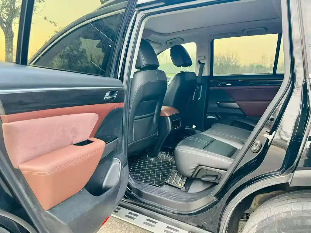 GAC GS8 2017 320T Luxury Smart Connect ( мест)