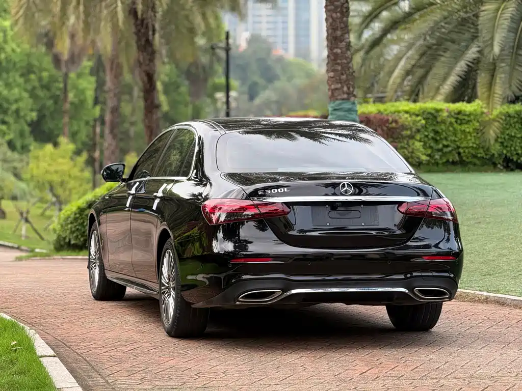 Mercedes-Benz E-Class — миниатюра 11