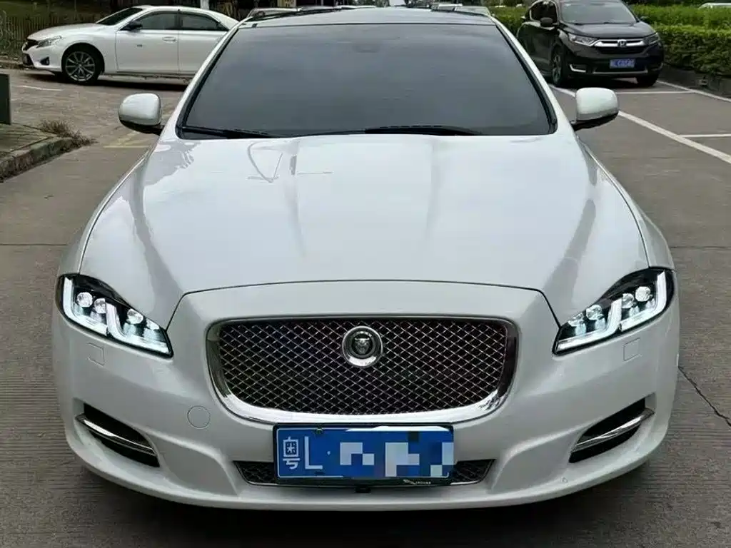 Jaguar XJ