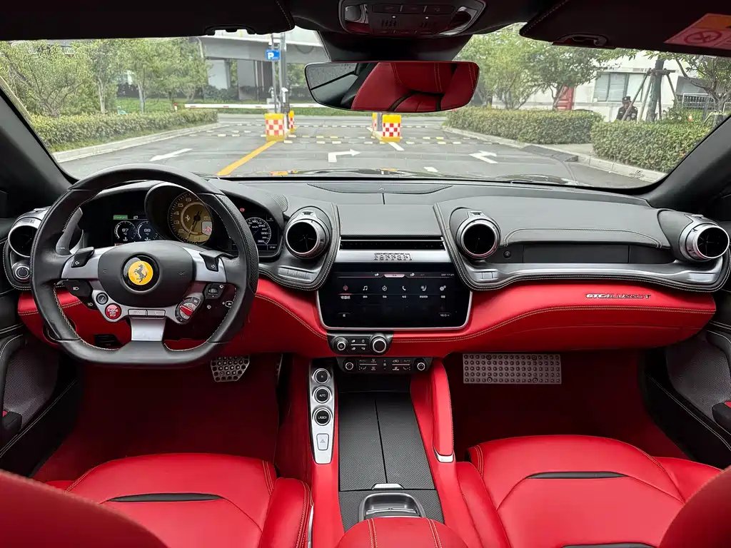 Ferrari GTC4Lusso — миниатюра 10