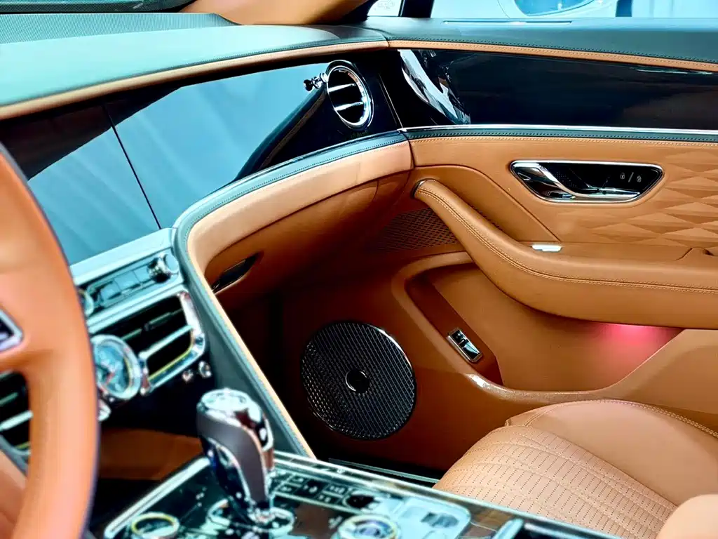 Bentley Flying Spur PHEV — миниатюра 13