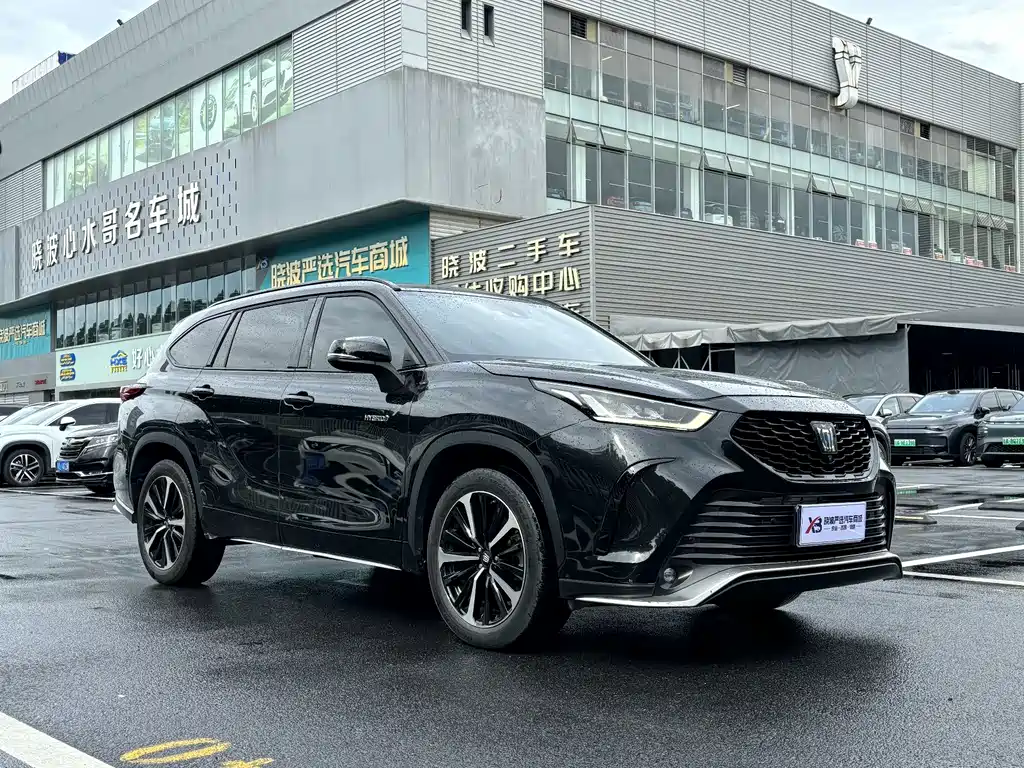 Toyota Crown Kluger — миниатюра 3
