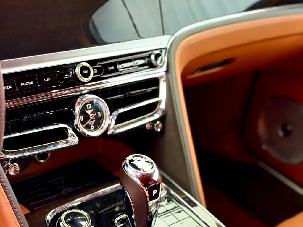 Bentley Flying Spur PHEV — миниатюра 12
