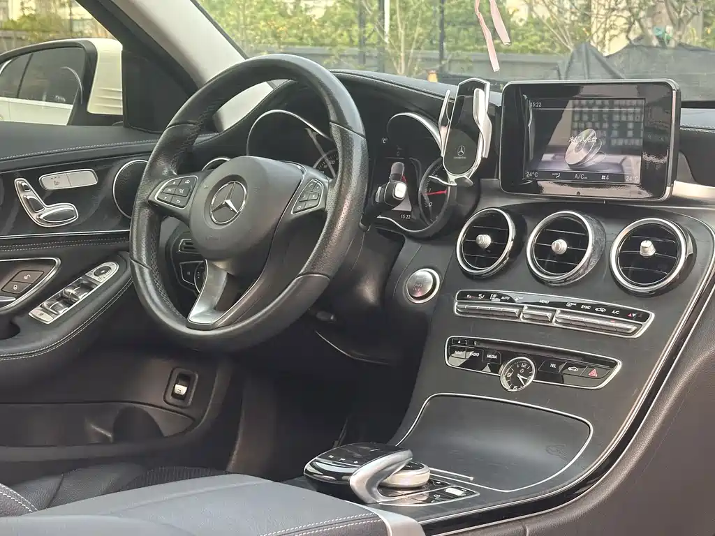 Mercedes-Benz C-Class — миниатюра 16