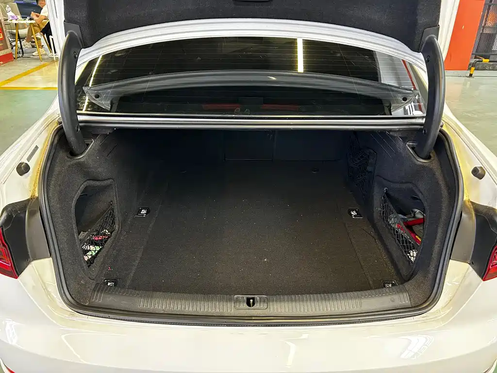 Audi A4L — миниатюра 9