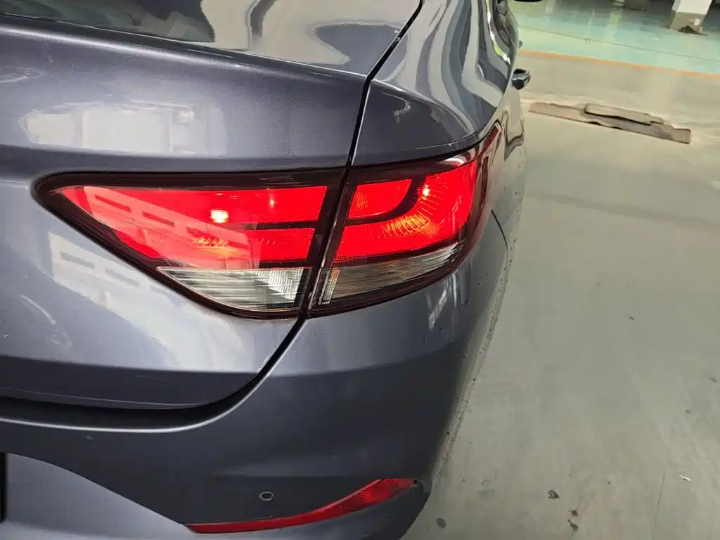 Hyundai Elantra — миниатюра 8