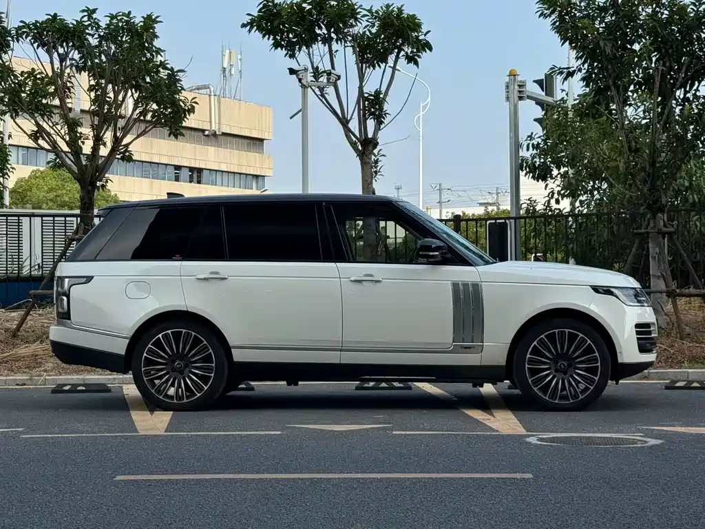 Land Rover Range Rover — миниатюра 2