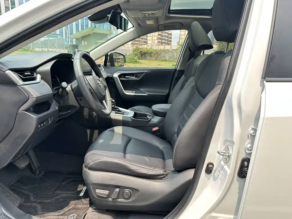 Toyota RAV4 2022 2.0L CVT Plus