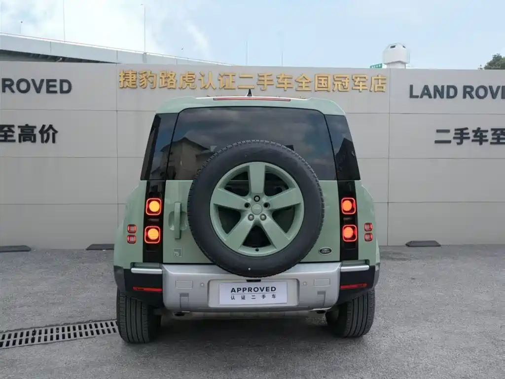 LAND ROVER DEFENDER