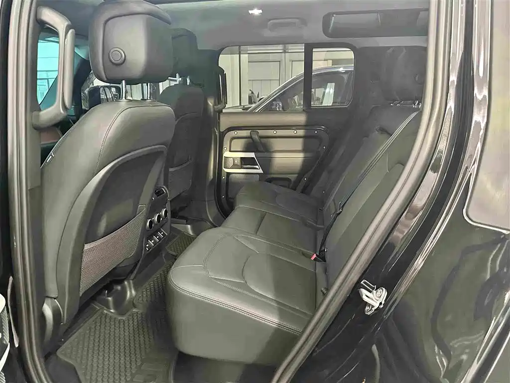 Land Rover Defender — миниатюра 11