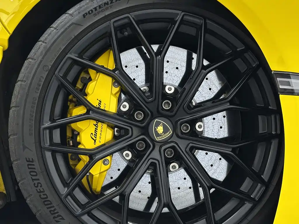 Lamborghini Revuelto — миниатюра 11