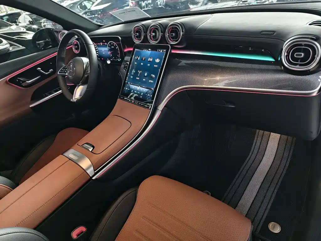Mercedes-Benz GLC 2023 GLC 260 L 4MATIC 5 мест