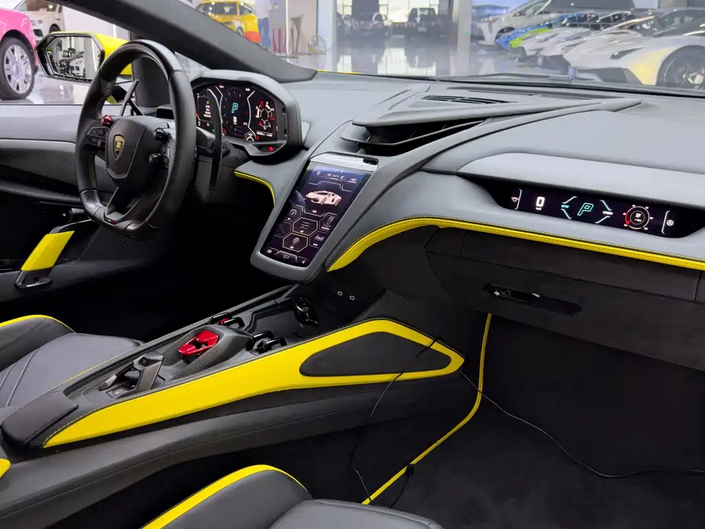 Lamborghini Revuelto — миниатюра 22