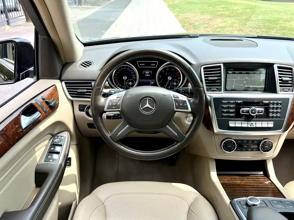 Mercedes-Benz M-Class — миниатюра 10