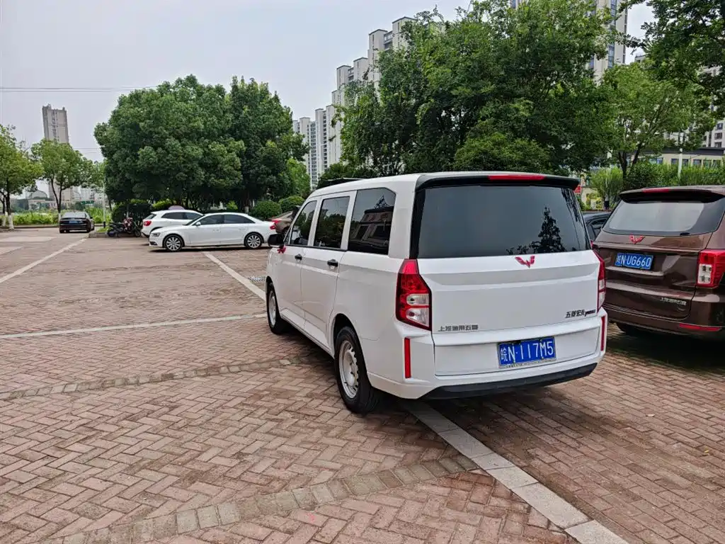 Wuling Hongguang Plus PLUS 2020 1.5L MT 5 мест