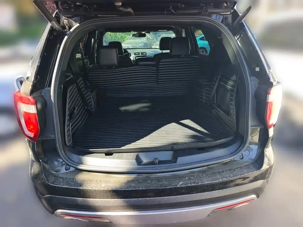 Ford Explorer (Import) — миниатюра 20