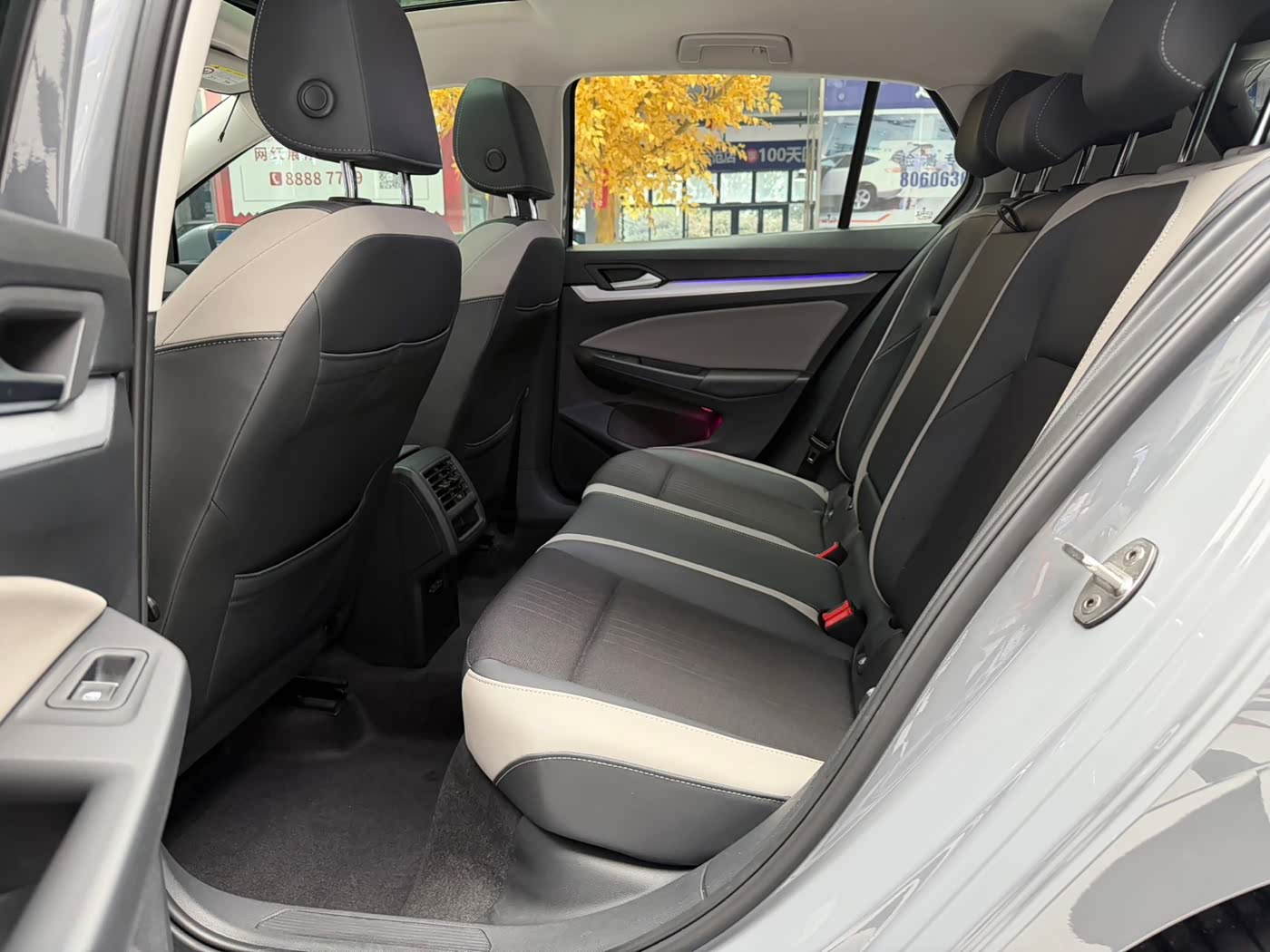 Volkswagen Golf 1.4 л 2022 г. Серебристо-серый, пробег 28000 км