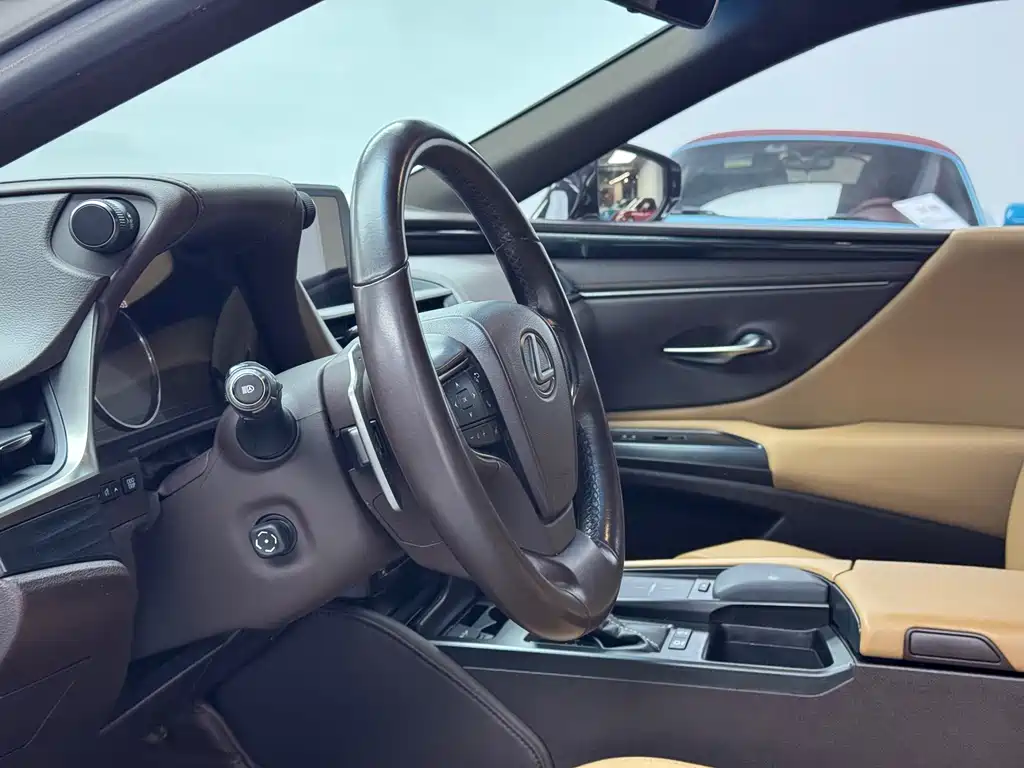 Lexus ES 2018 200 V