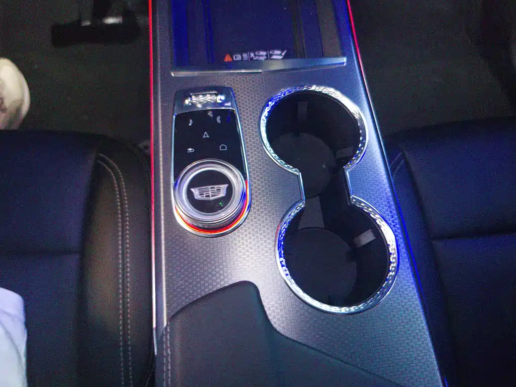 Cadillac XT5 — миниатюра 6