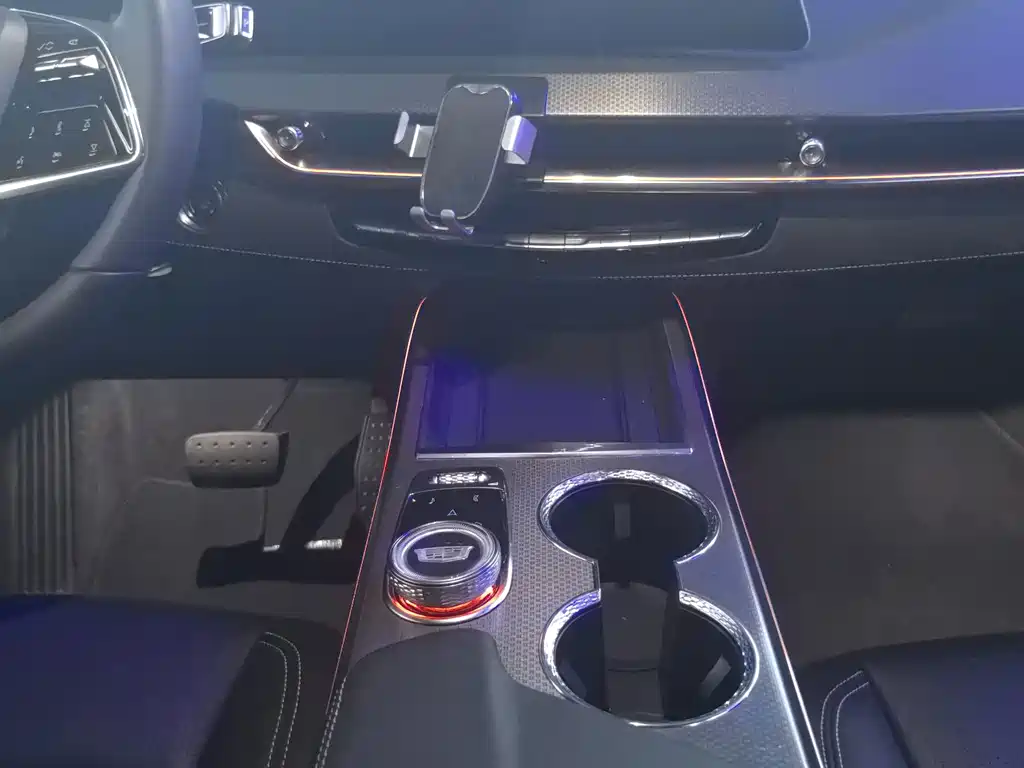 Cadillac XT5 — миниатюра 9