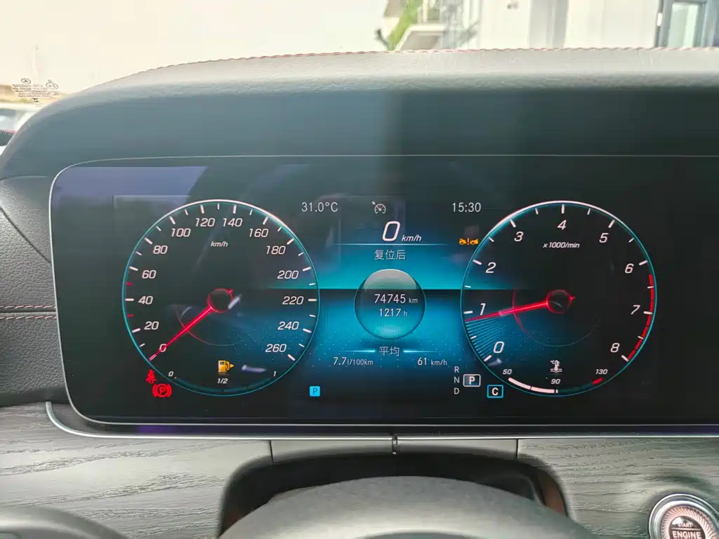 Mercedes-Benz E-Class — миниатюра 16
