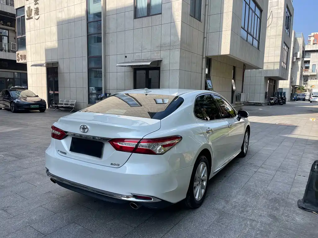 Toyota Camry — миниатюра 4