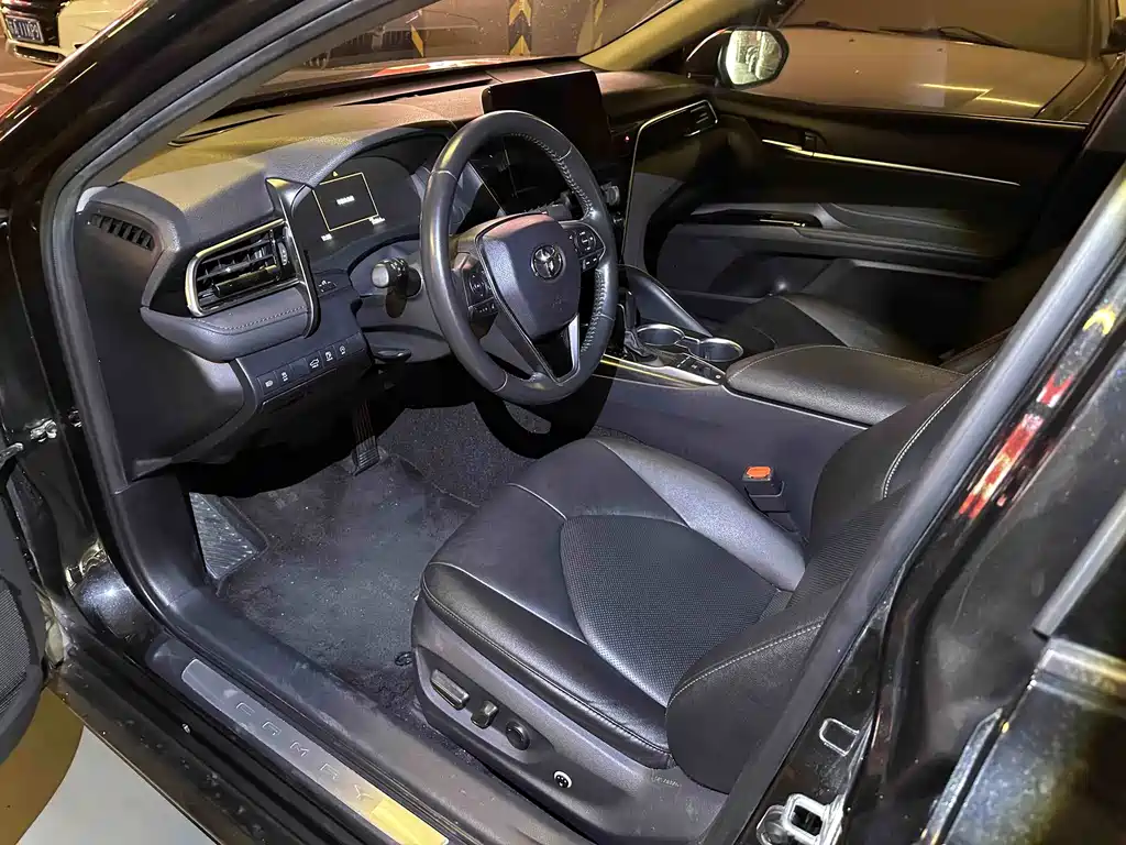 Toyota Camry — миниатюра 3