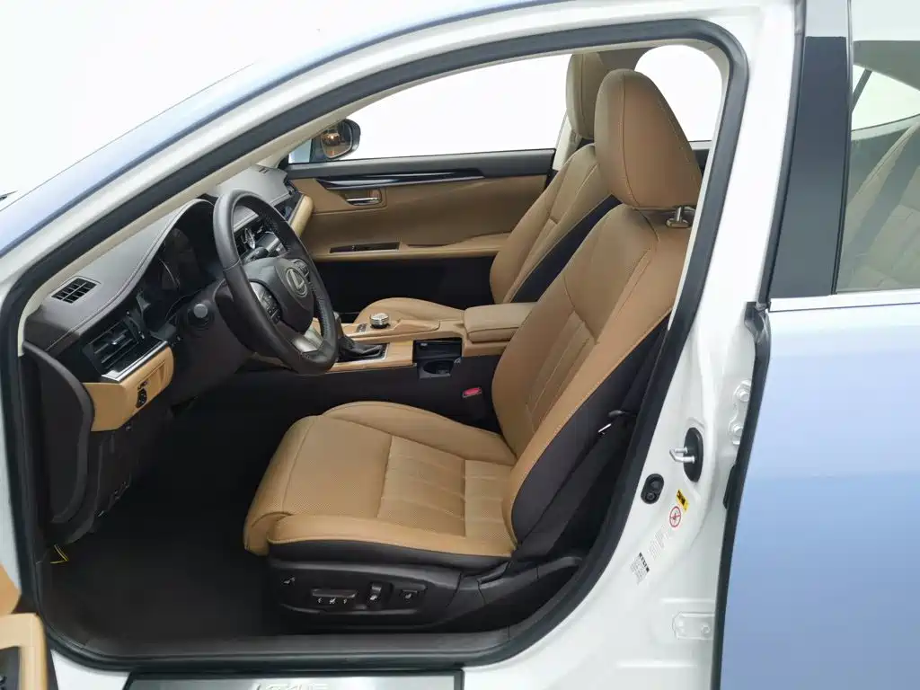 Lexus ES — миниатюра 10