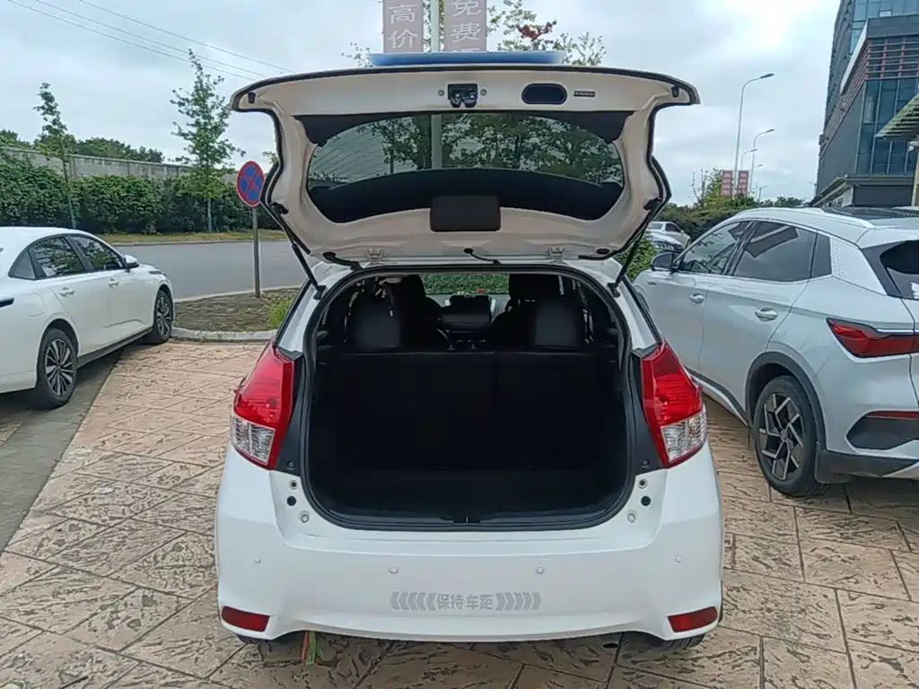 Toyota Yaris L — миниатюра 19