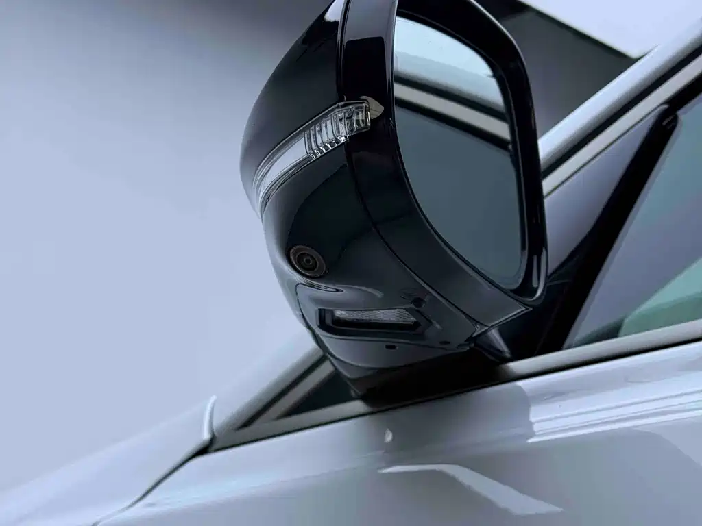 Jaguar XFL — миниатюра 5