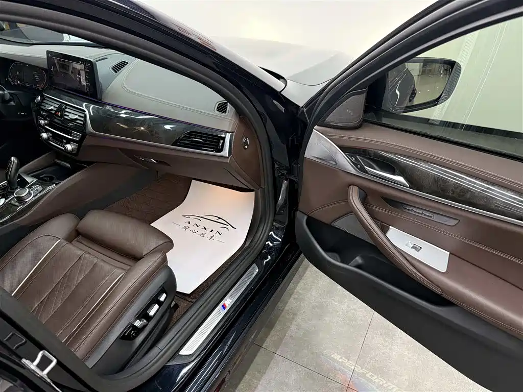 BMW 5 Series — миниатюра 17