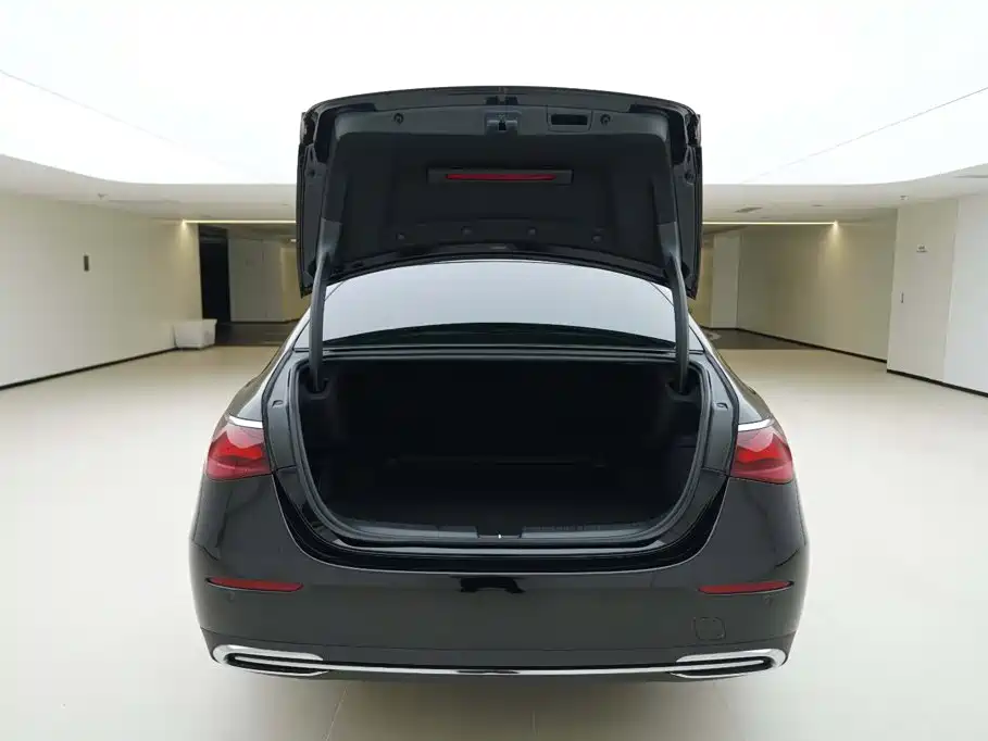 Mercedes-Benz E-Class — миниатюра 5