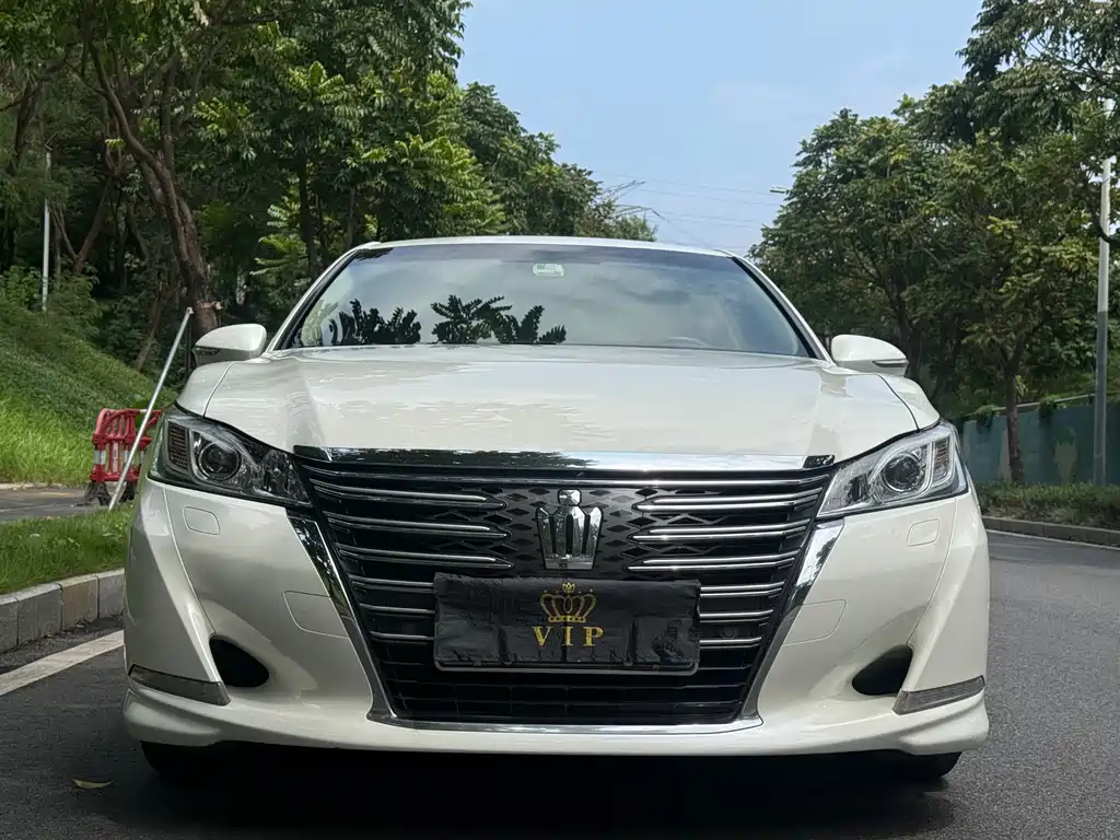 Toyota Crown — миниатюра 2