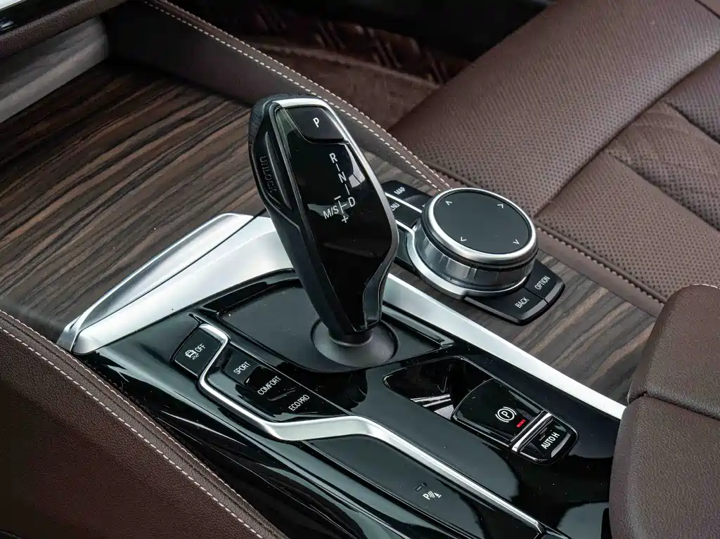 BMW 5 Series — миниатюра 16